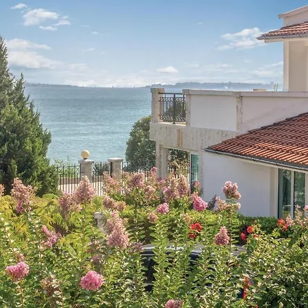 Three-bedroom Holiday In Sweti Wlas